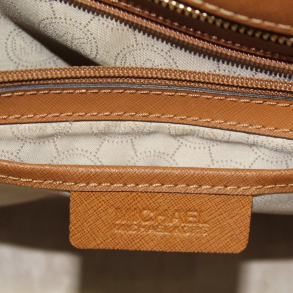 Michael Kors Large Selma Satchel - Picture 3 of 12